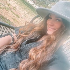 Meet your Posher, Carissa